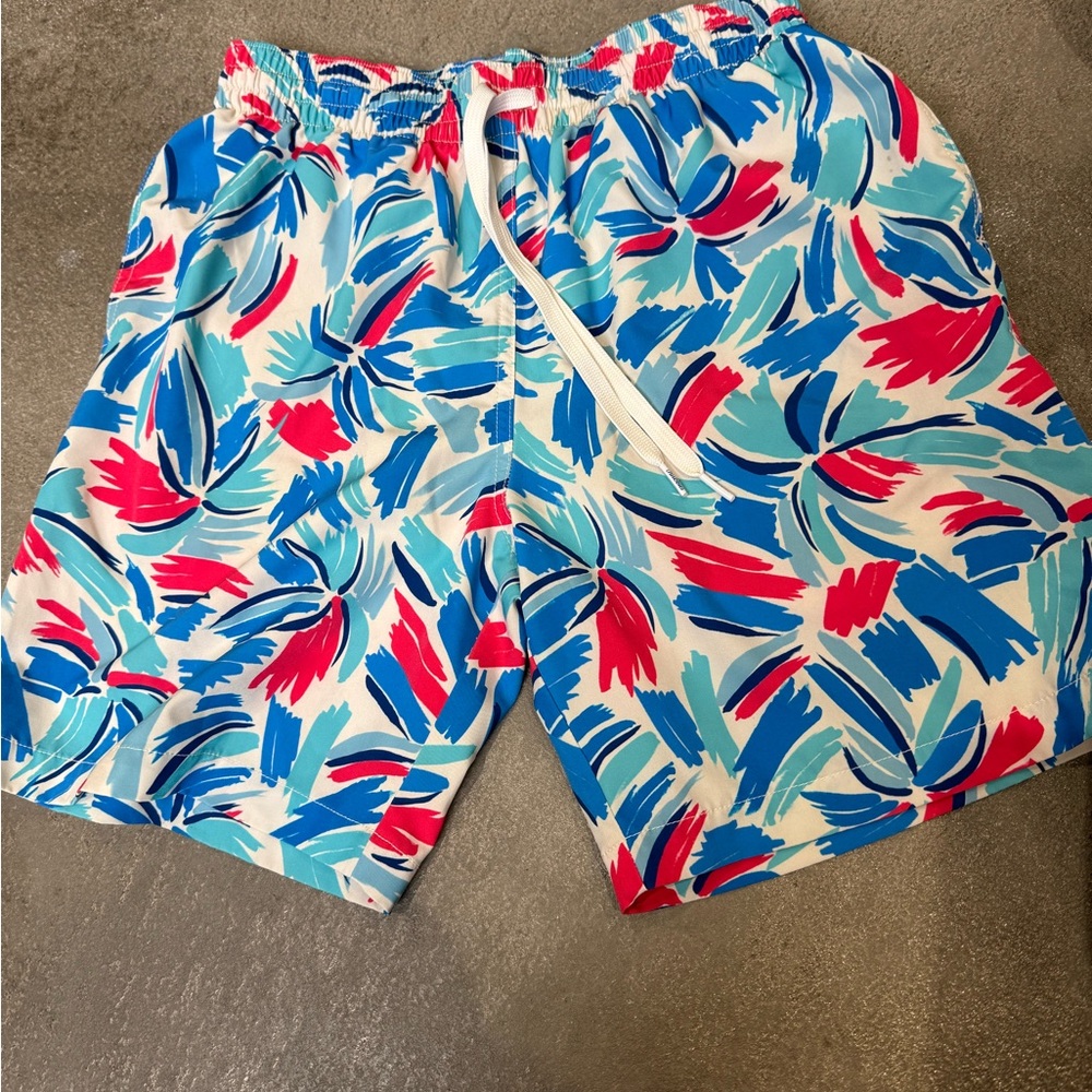 Chubbies classic swim trunk in size men’s small 5.5 inseam